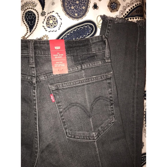 ✨SALE ✨ NWT- Levi’s Jeans - Picture 4 of 6